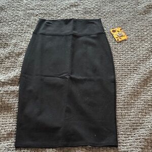 Hybrid & Company Classic Black Pencil Skirt